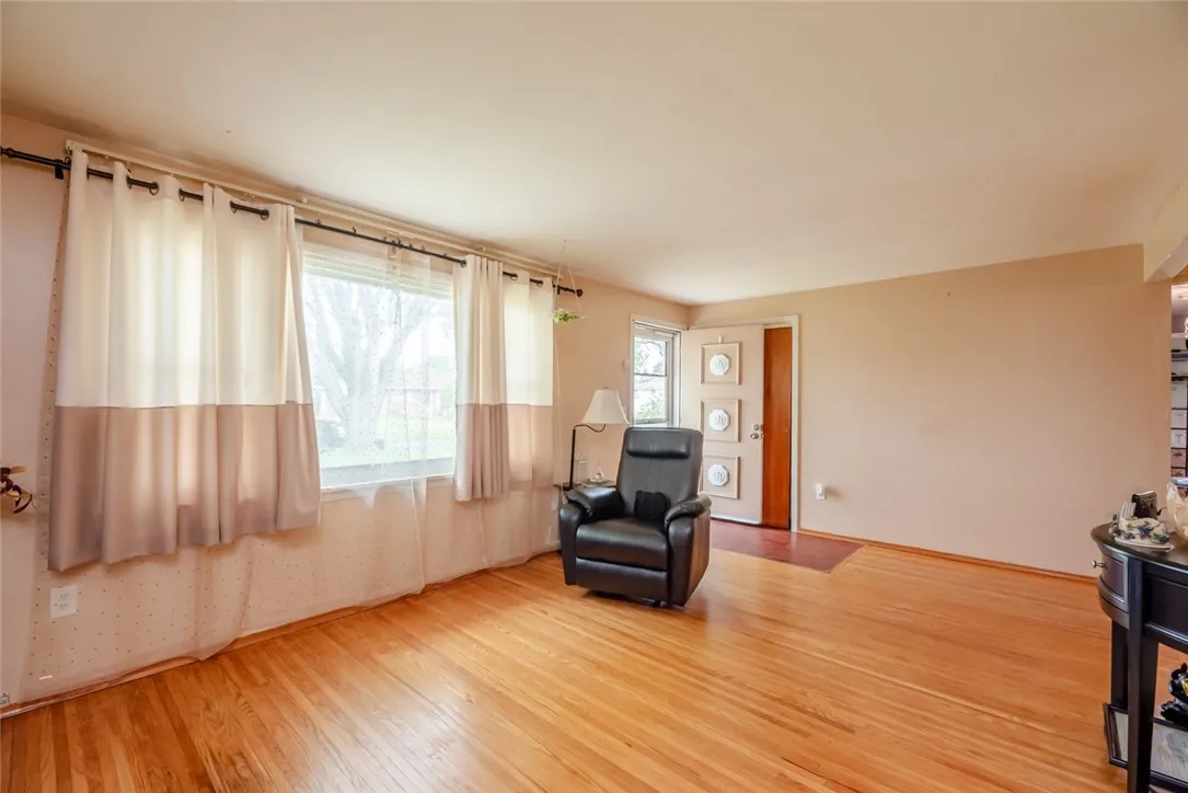 28 Drexel Drive, Gates, New York 14606, Gates, New York 14606, 3 Bedrooms Bedrooms, 8 Rooms Rooms,1 BathroomBathrooms,Residential,Closed,28 Drexel Drive, Gates, New York 14606,R1614004