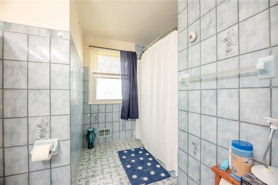 28 Drexel Drive, Gates, New York 14606, Gates, New York 14606, 3 Bedrooms Bedrooms, 8 Rooms Rooms,1 BathroomBathrooms,Residential,Closed,28 Drexel Drive, Gates, New York 14606,R1614004