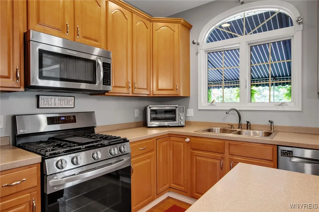 8787 Stonebriar Drive, Clarence, New York 14032, Clarence, New York 14032, 4 Bedrooms Bedrooms, 9 Rooms Rooms,2 BathroomsBathrooms,Residential,Closed,8787 Stonebriar Drive, Clarence, New York 14032,B1614527