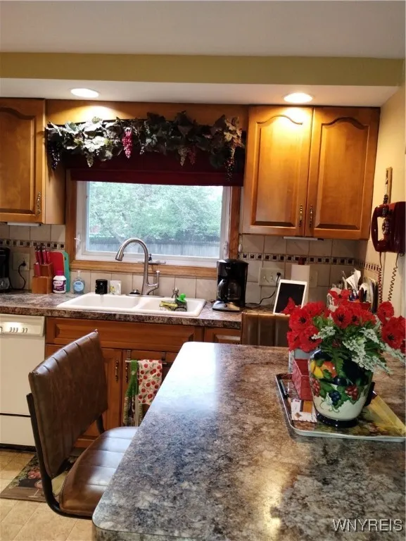 58 Dalewood Drive, Amherst, New York 14228, Amherst, New York 14228, 3 Bedrooms Bedrooms, 7 Rooms Rooms,1 BathroomBathrooms,Residential,Closed,58 Dalewood Drive, Amherst, New York 14228,0,B1614583