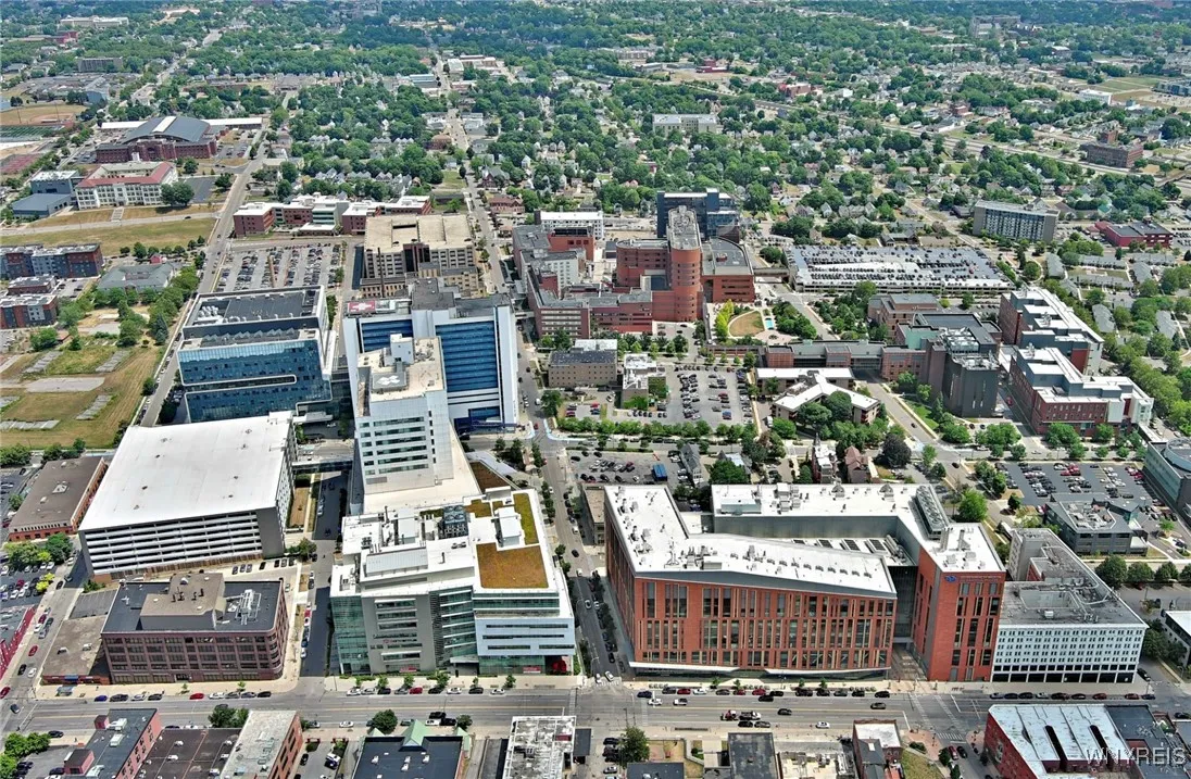 522 Franklin Street, Buffalo, New York 14202, Buffalo, New York 14202, 2 Bedrooms Bedrooms, 6 Rooms Rooms,1 BathroomBathrooms,Residential Lease,For Rent,522 Franklin Street, Buffalo, New York 14202,B1614614
