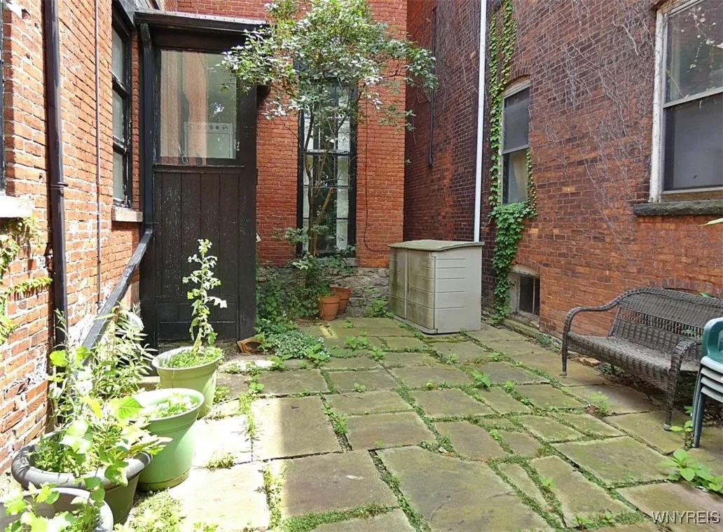 522 Franklin Street, Buffalo, New York 14202, Buffalo, New York 14202, 2 Bedrooms Bedrooms, 6 Rooms Rooms,1 BathroomBathrooms,Residential Lease,For Rent,522 Franklin Street, Buffalo, New York 14202,B1614614