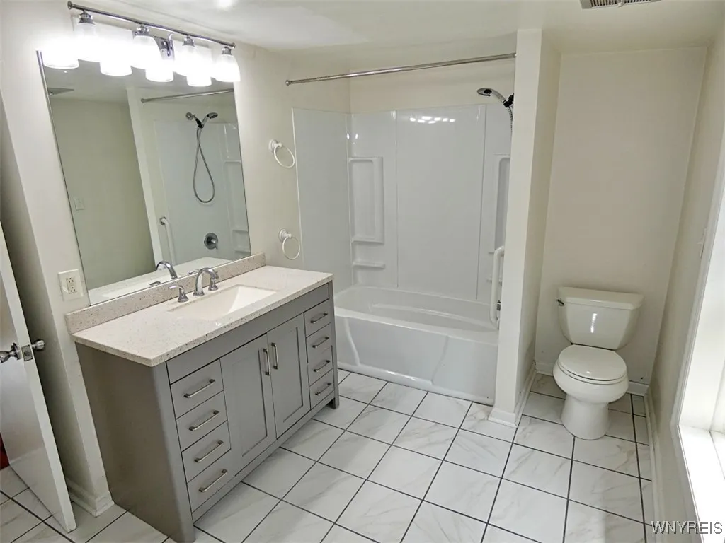 522 Franklin Street, Buffalo, New York 14202, Buffalo, New York 14202, 2 Bedrooms Bedrooms, 6 Rooms Rooms,1 BathroomBathrooms,Residential Lease,For Rent,522 Franklin Street, Buffalo, New York 14202,B1614614