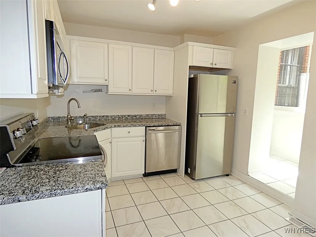 522 Franklin Street, Buffalo, New York 14202, Buffalo, New York 14202, 2 Bedrooms Bedrooms, 6 Rooms Rooms,1 BathroomBathrooms,Residential Lease,For Rent,522 Franklin Street, Buffalo, New York 14202,B1614614