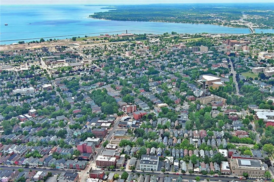 522 Franklin Street, Buffalo, New York 14202, Buffalo, New York 14202, 2 Bedrooms Bedrooms, 6 Rooms Rooms,1 BathroomBathrooms,Residential Lease,For Rent,522 Franklin Street, Buffalo, New York 14202,B1614614