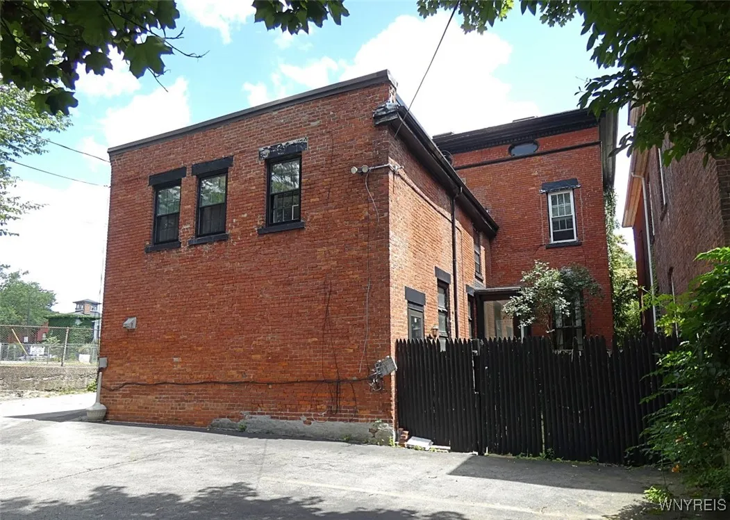 522 Franklin Street, Buffalo, New York 14202, Buffalo, New York 14202, 2 Bedrooms Bedrooms, 6 Rooms Rooms,1 BathroomBathrooms,Residential Lease,For Rent,522 Franklin Street, Buffalo, New York 14202,B1614614