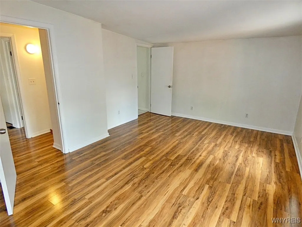 522 Franklin Street, Buffalo, New York 14202, Buffalo, New York 14202, 2 Bedrooms Bedrooms, 6 Rooms Rooms,1 BathroomBathrooms,Residential Lease,For Rent,522 Franklin Street, Buffalo, New York 14202,B1614614