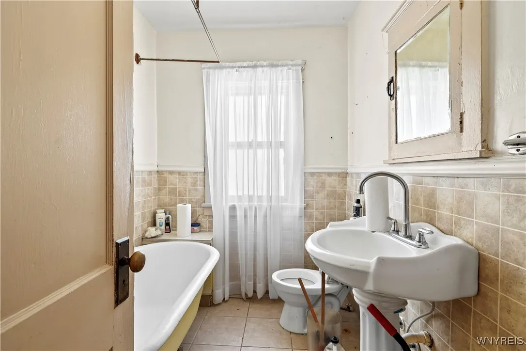 2 Copsewood Avenue, Buffalo, New York 14215, Buffalo, New York 14215, 4 Bedrooms Bedrooms, 8 Rooms Rooms,1 BathroomBathrooms,Residential,Closed,2 Copsewood Avenue, Buffalo, New York 14215,B1614030