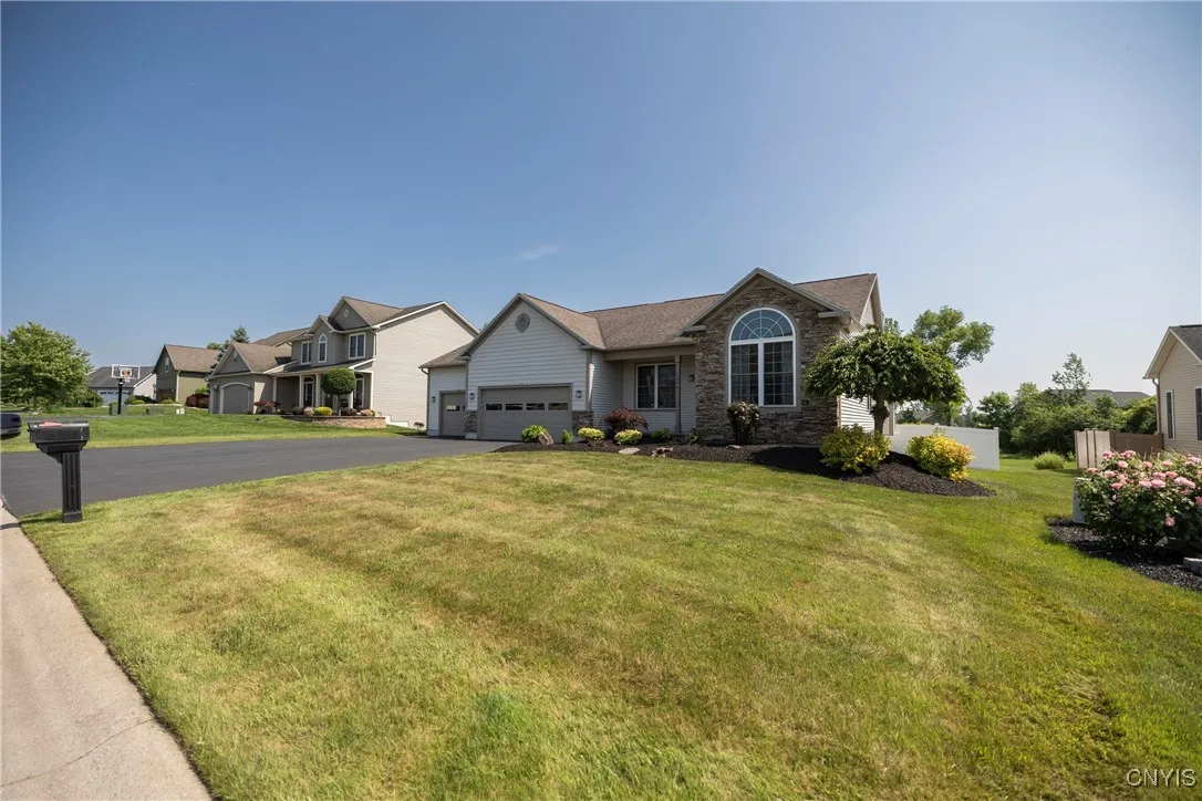 5144 Lyle Drive, Clay, New York 13041, Clay, New York 13041, 3 Bedrooms Bedrooms, 7 Rooms Rooms,2 BathroomsBathrooms,Residential,Closed,5144 Lyle Drive, Clay, New York 13041,0,S1614743
