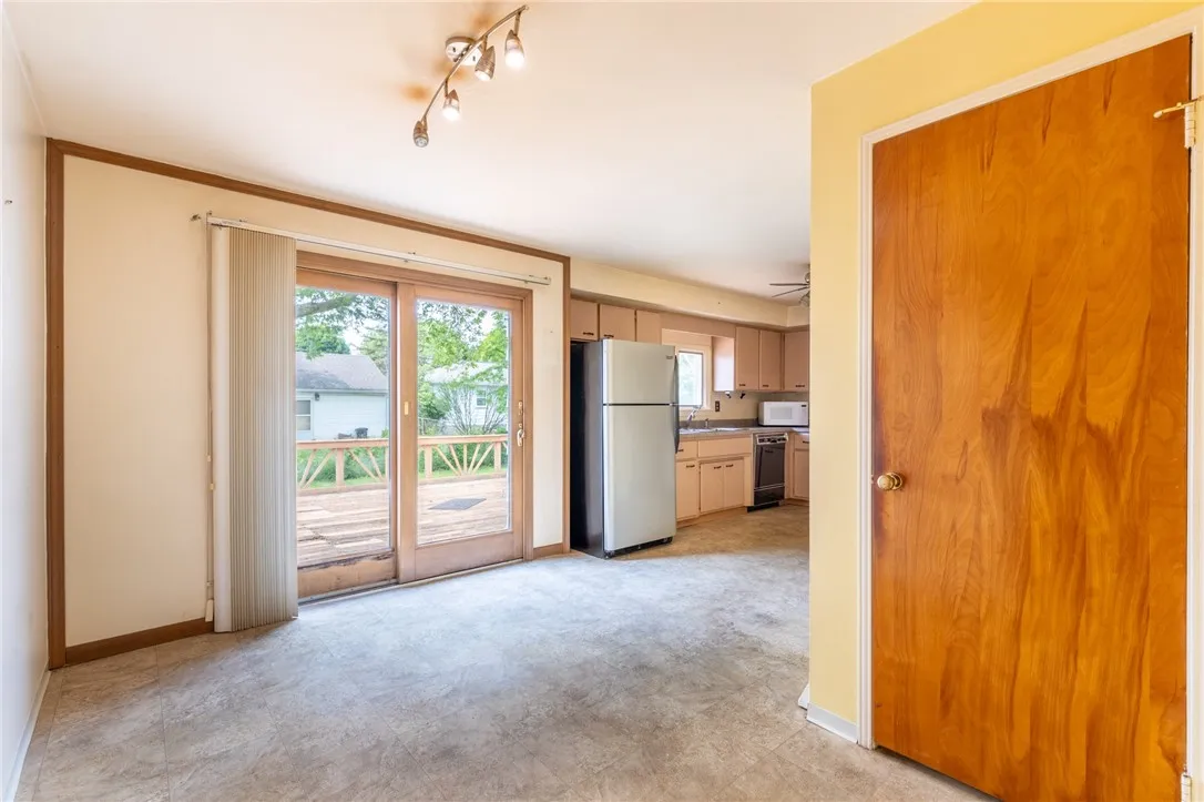 91 Vinal Avenue, Irondequoit, New York 14609, Irondequoit, New York 14609, 2 Bedrooms Bedrooms, 4 Rooms Rooms,1 BathroomBathrooms,Residential,Closed,91 Vinal Avenue, Irondequoit, New York 14609,0,R1614590