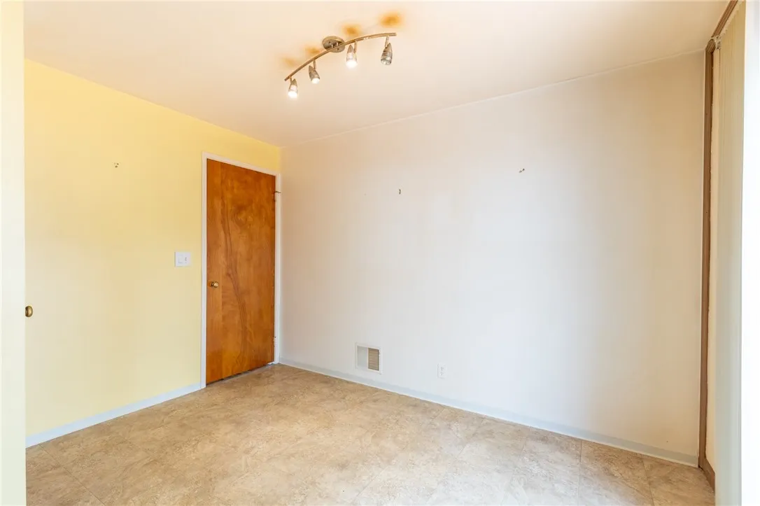 91 Vinal Avenue, Irondequoit, New York 14609, Irondequoit, New York 14609, 2 Bedrooms Bedrooms, 4 Rooms Rooms,1 BathroomBathrooms,Residential,Closed,91 Vinal Avenue, Irondequoit, New York 14609,0,R1614590