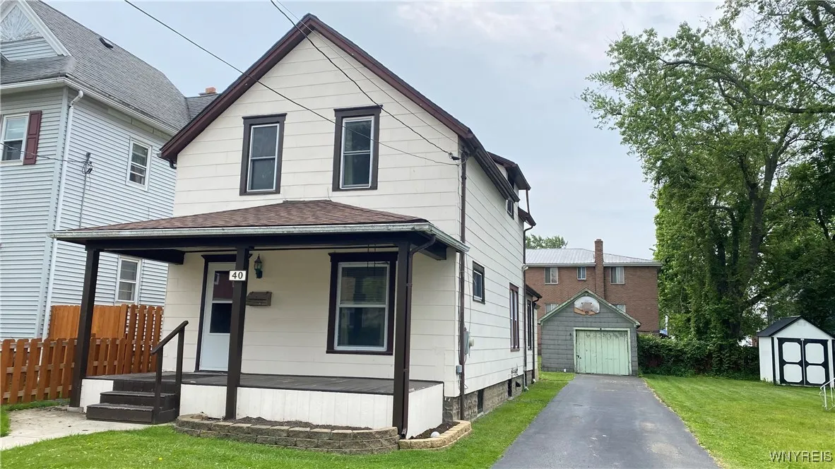 40 Miriam Avenue, Hamburg, New York 14219, Hamburg, New York 14219, 4 Bedrooms Bedrooms, 7 Rooms Rooms,1 BathroomBathrooms,Residential,Closed,40 Miriam Avenue, Hamburg, New York 14219,B1614760