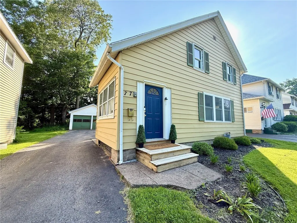 77 Parkview, Irondequoit, New York 14617, Irondequoit, New York 14617, 2 Bedrooms Bedrooms, 4 Rooms Rooms,1 BathroomBathrooms,Residential,Closed,77 Parkview, Irondequoit, New York 14617,R1607139