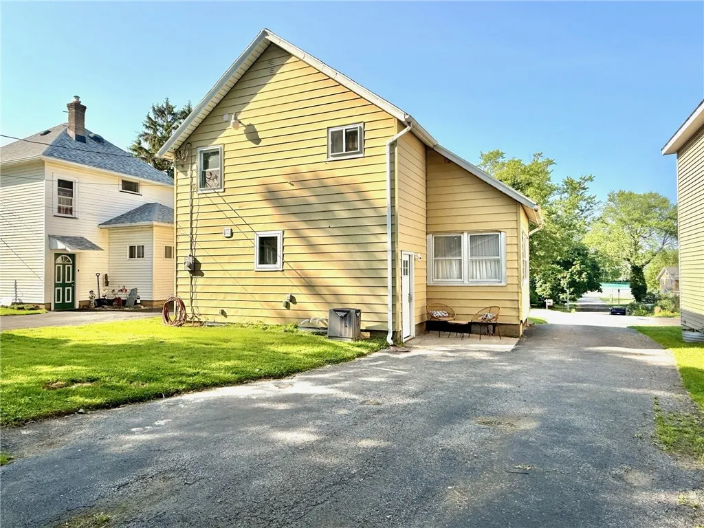 77 Parkview, Irondequoit, New York 14617, Irondequoit, New York 14617, 2 Bedrooms Bedrooms, 4 Rooms Rooms,1 BathroomBathrooms,Residential,Closed,77 Parkview, Irondequoit, New York 14617,R1607139