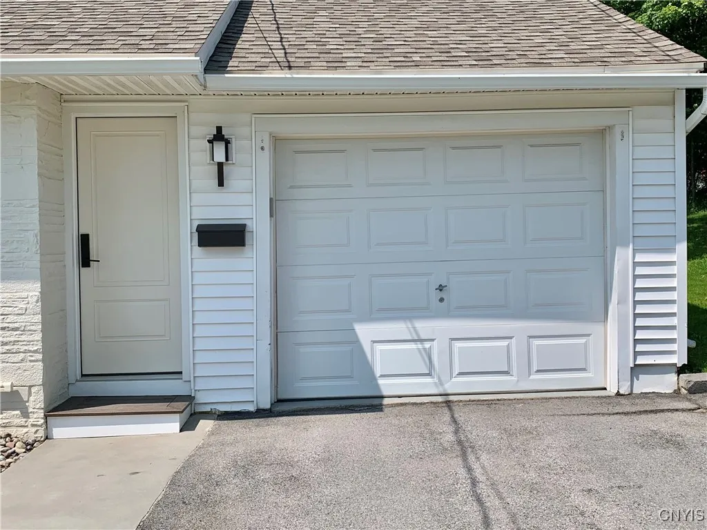 17 Benton Circle, New Hartford, New York 13501, New Hartford, New York 13501, 3 Bedrooms Bedrooms, 7 Rooms Rooms,1 BathroomBathrooms,Residential,Closed,17 Benton Circle, New Hartford, New York 13501,S1614709