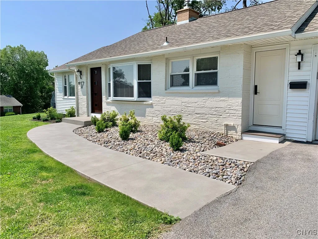 17 Benton Circle, New Hartford, New York 13501, New Hartford, New York 13501, 3 Bedrooms Bedrooms, 7 Rooms Rooms,1 BathroomBathrooms,Residential,Closed,17 Benton Circle, New Hartford, New York 13501,S1614709