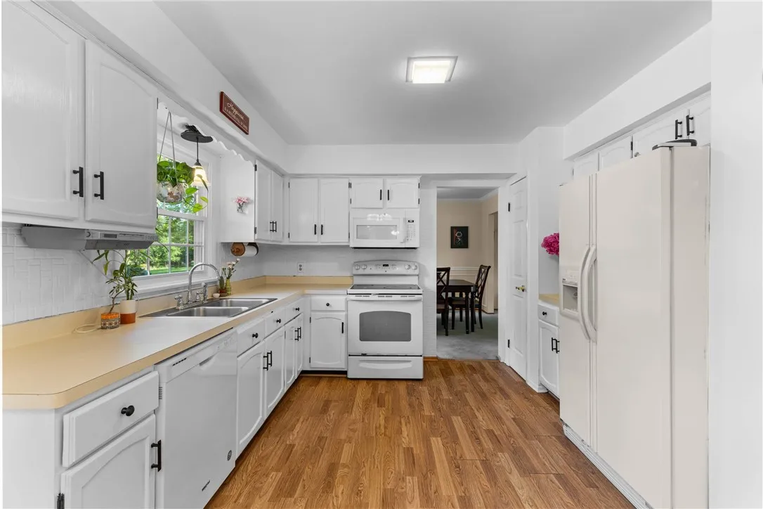 20 Bremen Circle, Penfield, New York 14526, Penfield, New York 14526, 4 Bedrooms Bedrooms, 10 Rooms Rooms,1 BathroomBathrooms,Residential,Closed,20 Bremen Circle, Penfield, New York 14526,R1611166