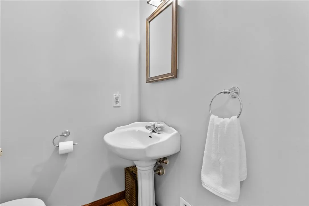 FIRST FLOOR GUEST BATH