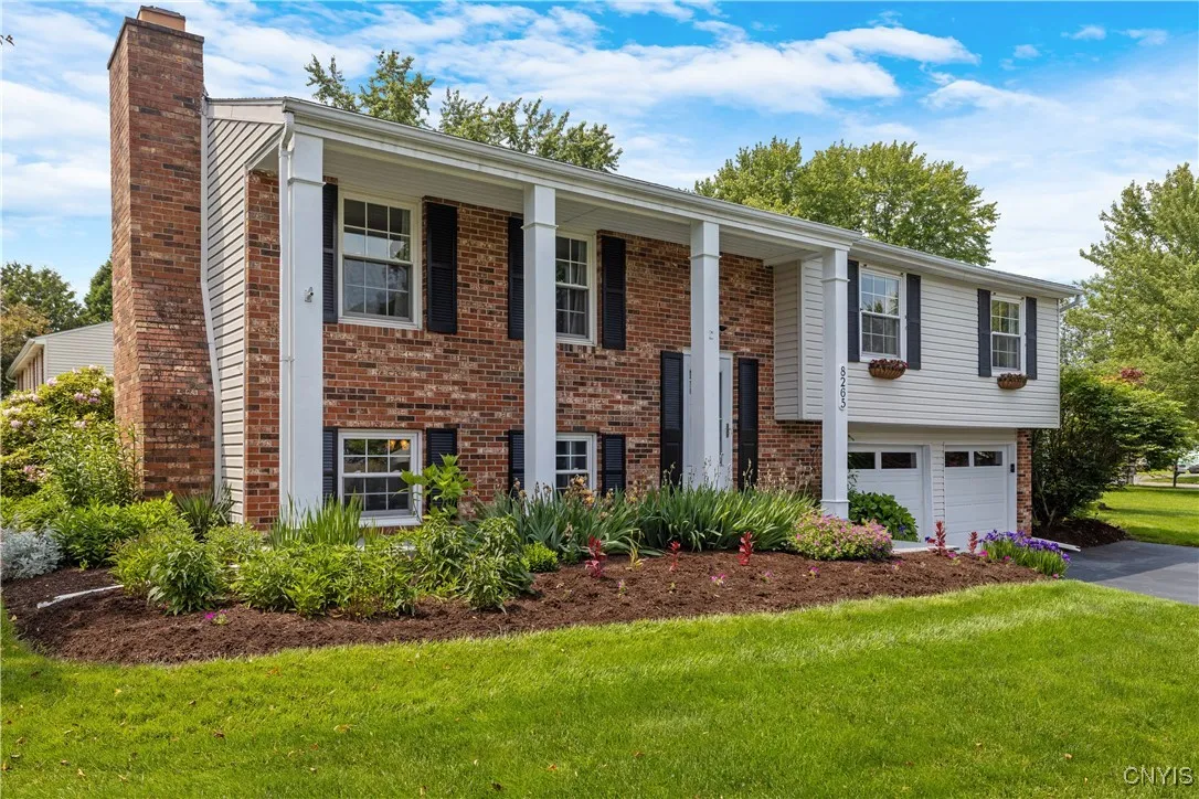 8265 Carnation Drive, Clay, New York 13027, Clay, New York 13027, 3 Bedrooms Bedrooms, 9 Rooms Rooms,2 BathroomsBathrooms,Residential,Closed,8265 Carnation Drive, Clay, New York 13027,0,S1614403