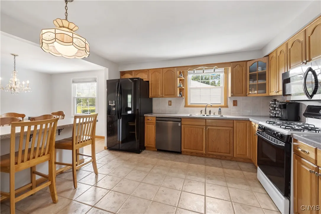 8265 Carnation Drive, Clay, New York 13027, Clay, New York 13027, 3 Bedrooms Bedrooms, 9 Rooms Rooms,2 BathroomsBathrooms,Residential,Closed,8265 Carnation Drive, Clay, New York 13027,0,S1614403