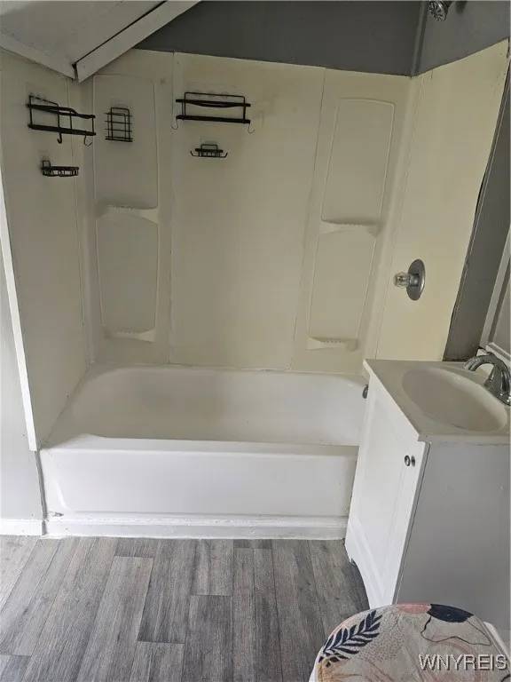 167 East Street, Buffalo, New York 14207, Buffalo, New York 14207, 6 Bedrooms Bedrooms, ,2 BathroomsBathrooms,Residential,For Sale,167 East Street, Buffalo, New York 14207,B1614820