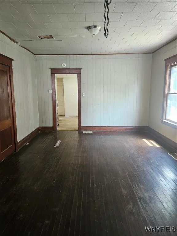 167 East Street, Buffalo, New York 14207, Buffalo, New York 14207, 6 Bedrooms Bedrooms, ,2 BathroomsBathrooms,Residential,For Sale,167 East Street, Buffalo, New York 14207,B1614820
