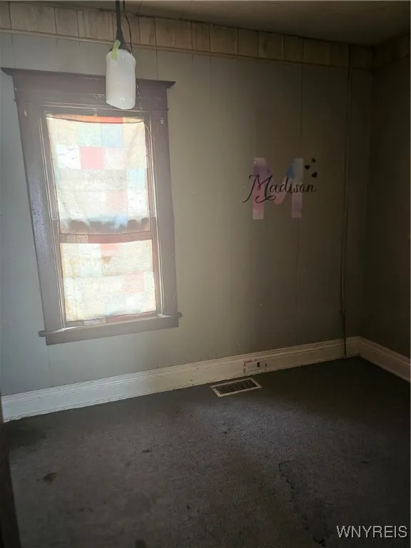 167 East Street, Buffalo, New York 14207, Buffalo, New York 14207, 6 Bedrooms Bedrooms, ,2 BathroomsBathrooms,Residential,For Sale,167 East Street, Buffalo, New York 14207,B1614820