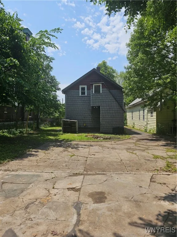 167 East Street, Buffalo, New York 14207, Buffalo, New York 14207, 6 Bedrooms Bedrooms, ,2 BathroomsBathrooms,Residential,For Sale,167 East Street, Buffalo, New York 14207,B1614820