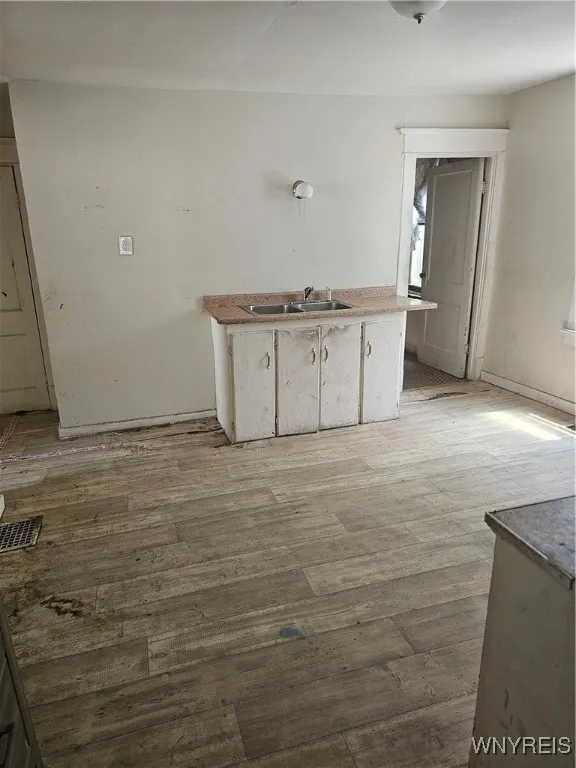 167 East Street, Buffalo, New York 14207, Buffalo, New York 14207, 6 Bedrooms Bedrooms, ,2 BathroomsBathrooms,Residential,For Sale,167 East Street, Buffalo, New York 14207,B1614820