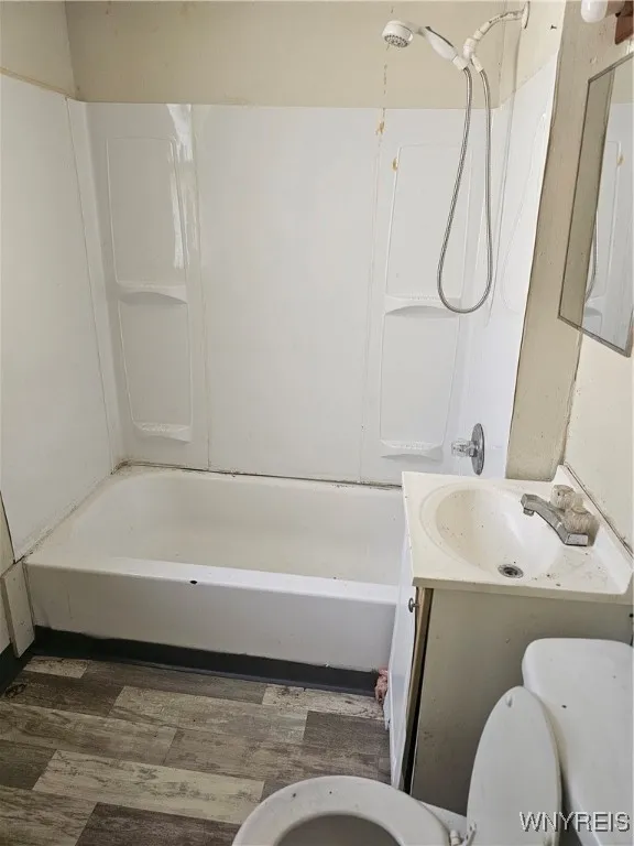 167 East Street, Buffalo, New York 14207, Buffalo, New York 14207, 6 Bedrooms Bedrooms, ,2 BathroomsBathrooms,Residential,For Sale,167 East Street, Buffalo, New York 14207,B1614820