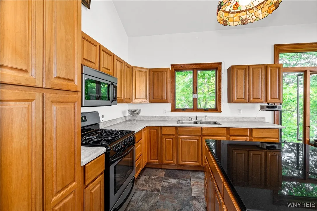 5316 Lake Shore Road, Hamburg, New York 14075, Hamburg, New York 14075, 3 Bedrooms Bedrooms, 10 Rooms Rooms,2 BathroomsBathrooms,Residential,For Sale,5316 Lake Shore Road, Hamburg, New York 14075,B1614508