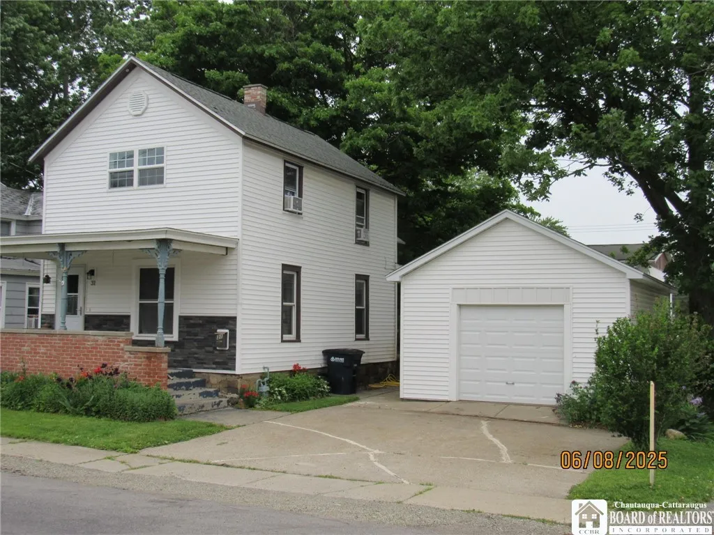 31 Houghton Street, Pomfret, New York 14063, Pomfret, New York 14063, 2 Bedrooms Bedrooms, 6 Rooms Rooms,1 BathroomBathrooms,Residential,For Sale,31 Houghton Street, Pomfret, New York 14063,0,R1613246