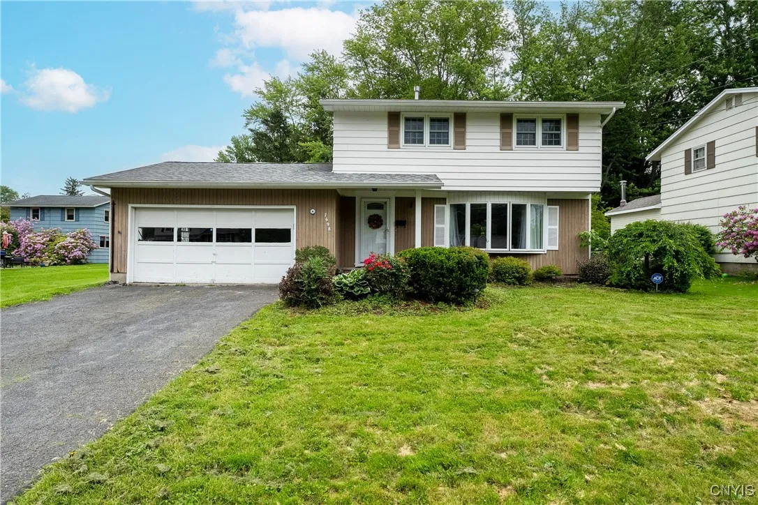 7698 Anchor Drive, Clay, New York 13090, Clay, New York 13090, 4 Bedrooms Bedrooms, 10 Rooms Rooms,2 BathroomsBathrooms,Residential,Closed,7698 Anchor Drive, Clay, New York 13090,0,S1614159