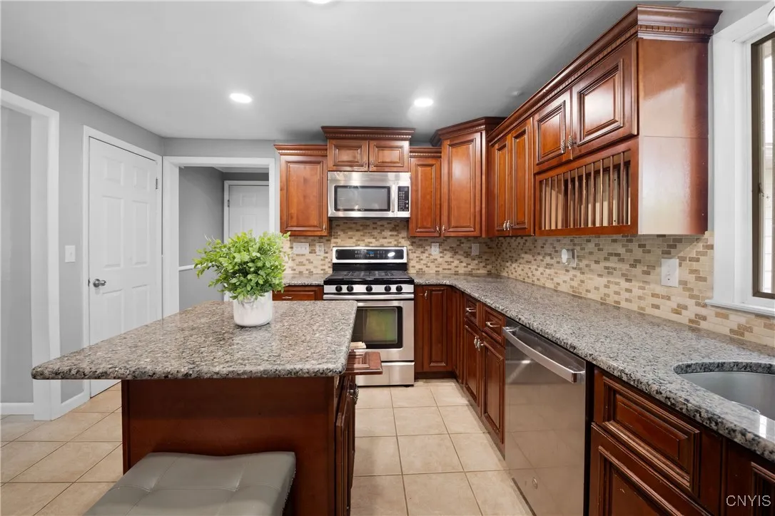 7698 Anchor Drive, Clay, New York 13090, Clay, New York 13090, 4 Bedrooms Bedrooms, 10 Rooms Rooms,2 BathroomsBathrooms,Residential,Closed,7698 Anchor Drive, Clay, New York 13090,0,S1614159