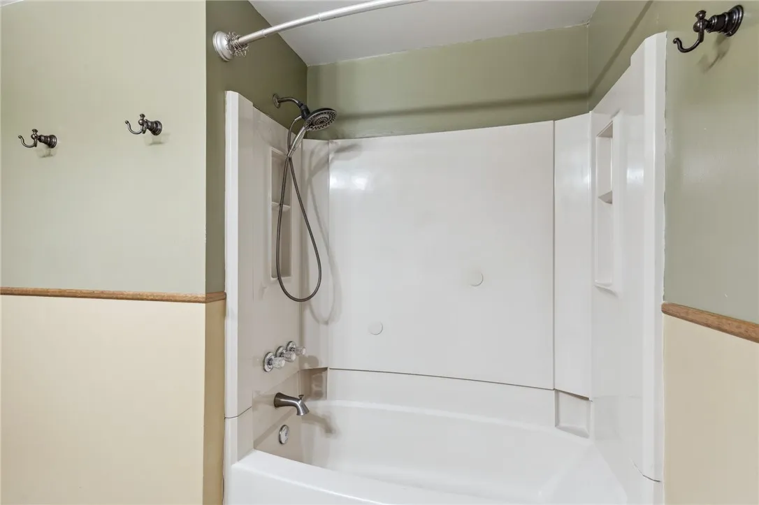 130 Quay Drive, Irondequoit, New York 14617, Irondequoit, New York 14617, 4 Bedrooms Bedrooms, 7 Rooms Rooms,2 BathroomsBathrooms,Residential,Closed,130 Quay Drive, Irondequoit, New York 14617,0,R1614912