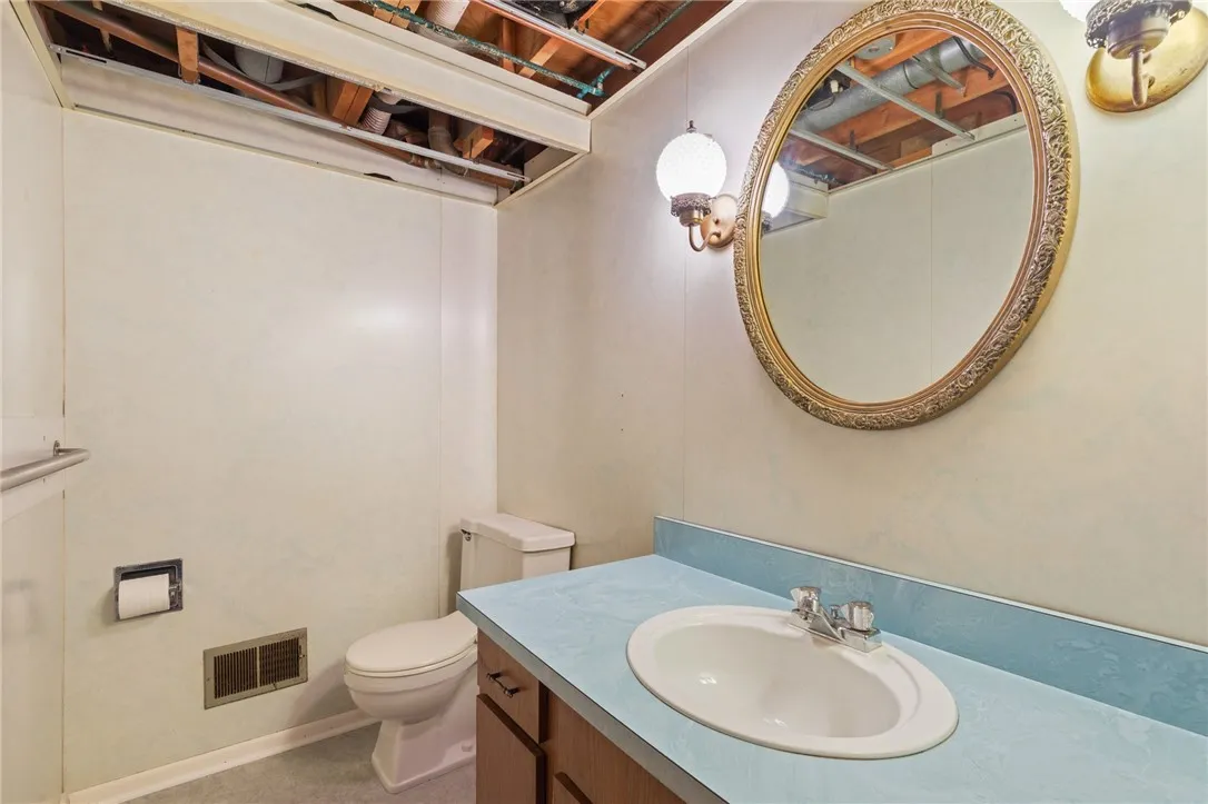 130 Quay Drive, Irondequoit, New York 14617, Irondequoit, New York 14617, 4 Bedrooms Bedrooms, 7 Rooms Rooms,2 BathroomsBathrooms,Residential,Closed,130 Quay Drive, Irondequoit, New York 14617,0,R1614912