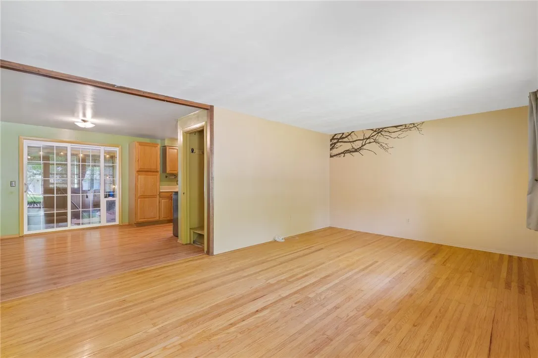 130 Quay Drive, Irondequoit, New York 14617, Irondequoit, New York 14617, 4 Bedrooms Bedrooms, 7 Rooms Rooms,2 BathroomsBathrooms,Residential,Closed,130 Quay Drive, Irondequoit, New York 14617,0,R1614912