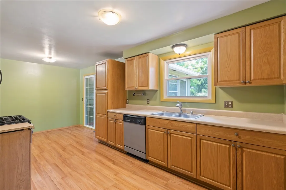 130 Quay Drive, Irondequoit, New York 14617, Irondequoit, New York 14617, 4 Bedrooms Bedrooms, 7 Rooms Rooms,2 BathroomsBathrooms,Residential,Closed,130 Quay Drive, Irondequoit, New York 14617,0,R1614912