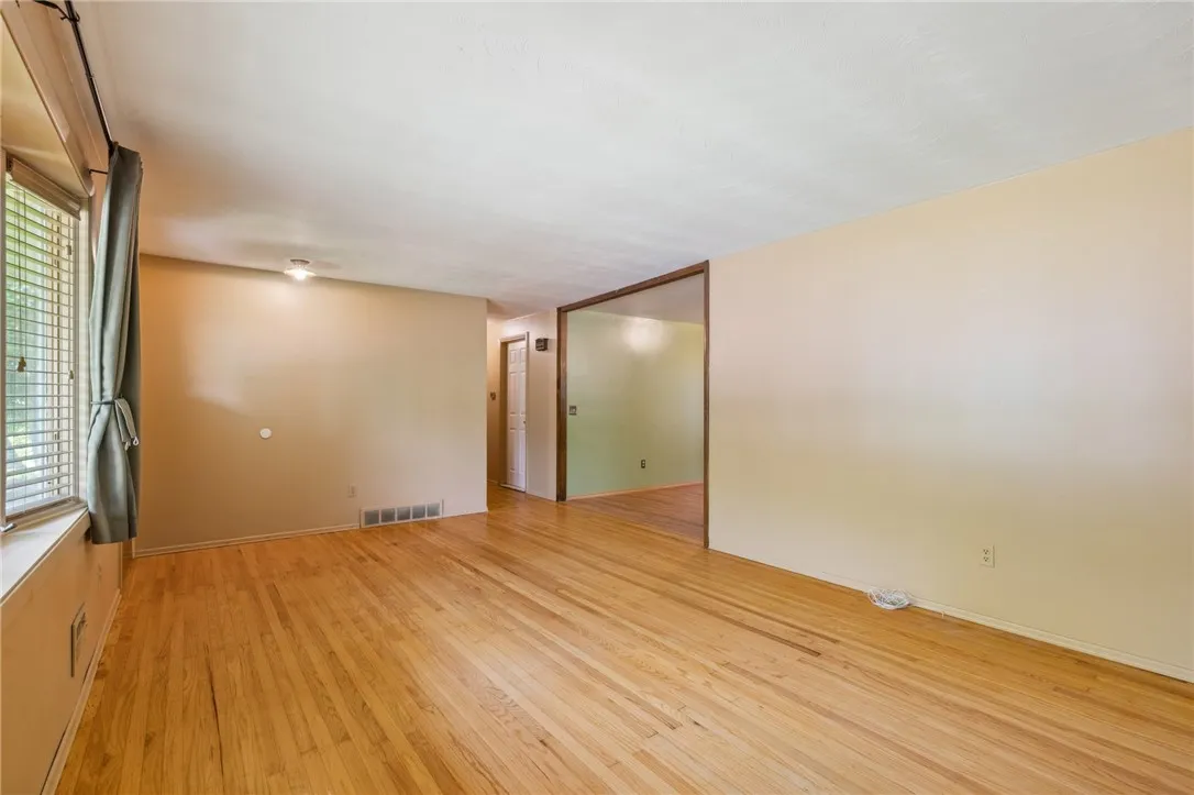 130 Quay Drive, Irondequoit, New York 14617, Irondequoit, New York 14617, 4 Bedrooms Bedrooms, 7 Rooms Rooms,2 BathroomsBathrooms,Residential,Closed,130 Quay Drive, Irondequoit, New York 14617,0,R1614912