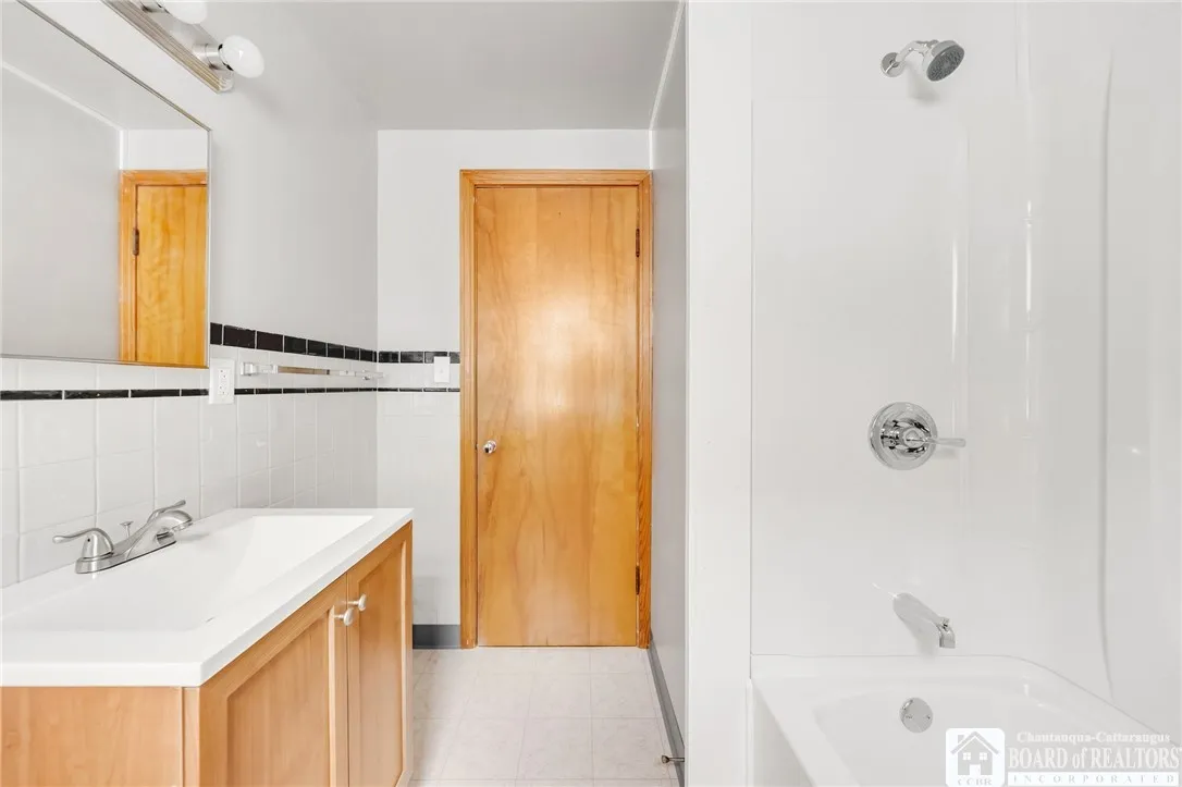 105 Riverview Place, Buffalo, New York 14201, Buffalo, New York 14210, 3 Bedrooms Bedrooms, ,2 BathroomsBathrooms,Residential,Closed,105 Riverview Place, Buffalo, New York 14201,R1614896