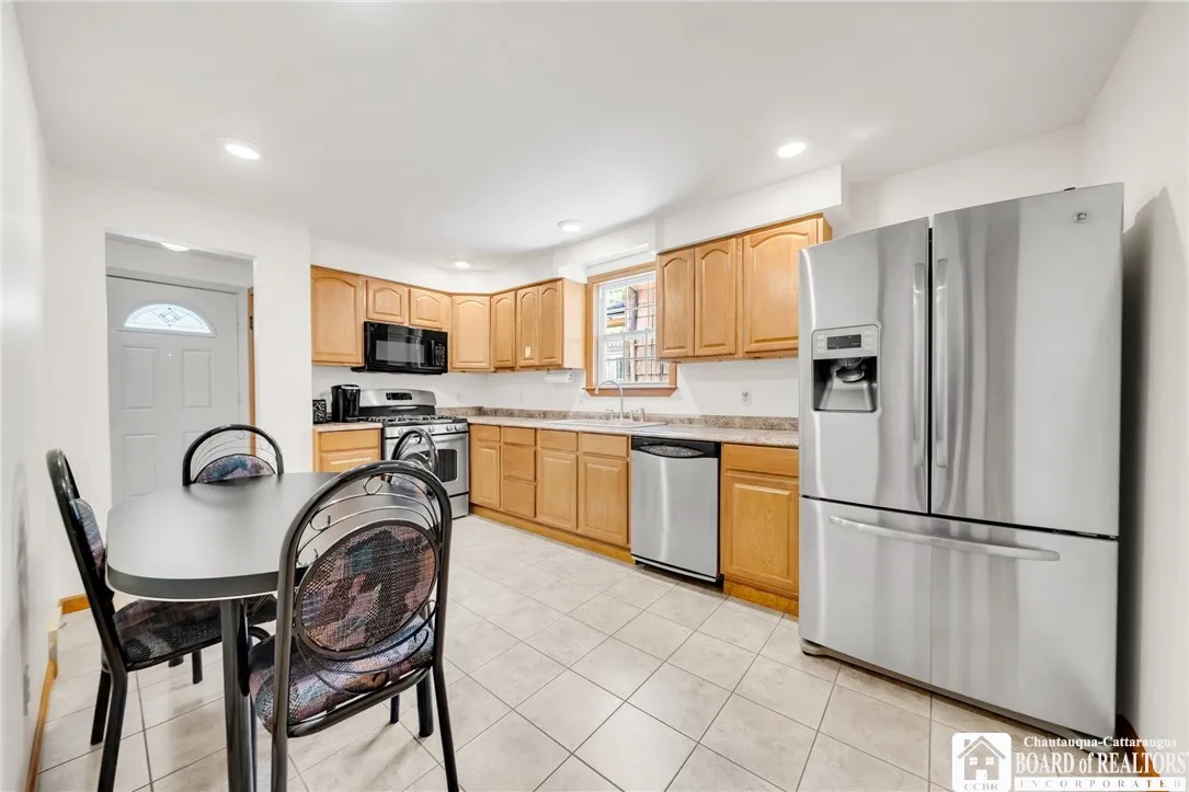 105 Riverview Place, Buffalo, New York 14201, Buffalo, New York 14210, 3 Bedrooms Bedrooms, ,2 BathroomsBathrooms,Residential,Closed,105 Riverview Place, Buffalo, New York 14201,R1614896