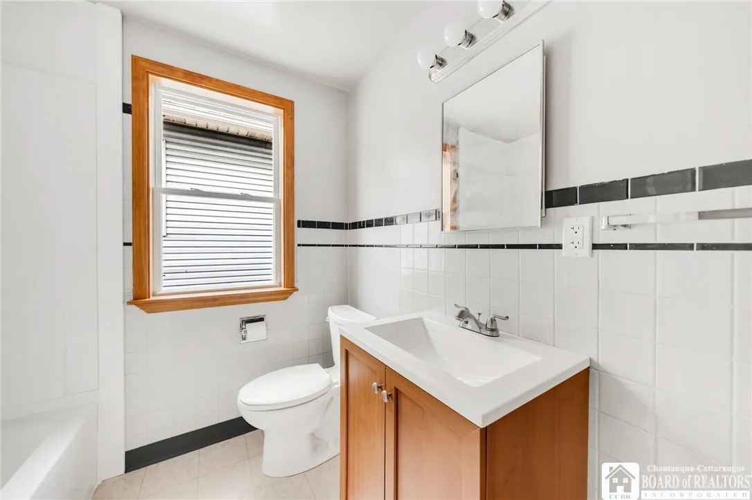 105 Riverview Place, Buffalo, New York 14201, Buffalo, New York 14210, 3 Bedrooms Bedrooms, ,2 BathroomsBathrooms,Residential,Closed,105 Riverview Place, Buffalo, New York 14201,R1614896