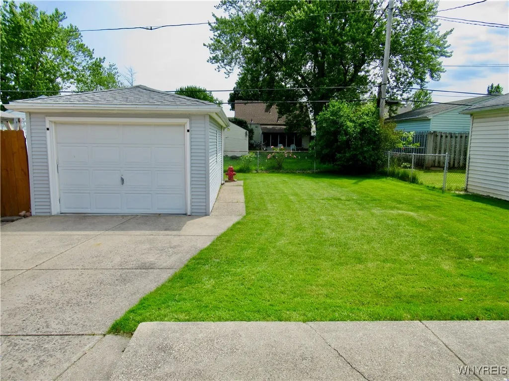 173 Wellington Avenue, Tonawanda-town, New York 14, Tonawanda, New York 14223, 3 Bedrooms Bedrooms, 5 Rooms Rooms,1 BathroomBathrooms,Residential,Closed,173 Wellington Avenue, Tonawanda-town, New York 14,B1614596