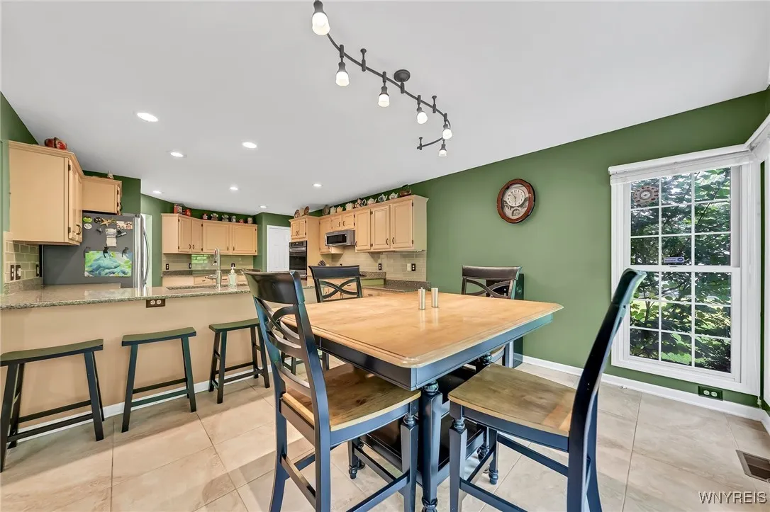 5531 Pine Loch Lane, Clarence, New York 14221, Clarence, New York 14221, 4 Bedrooms Bedrooms, 10 Rooms Rooms,2 BathroomsBathrooms,Residential,Closed,5531 Pine Loch Lane, Clarence, New York 14221,B1613791