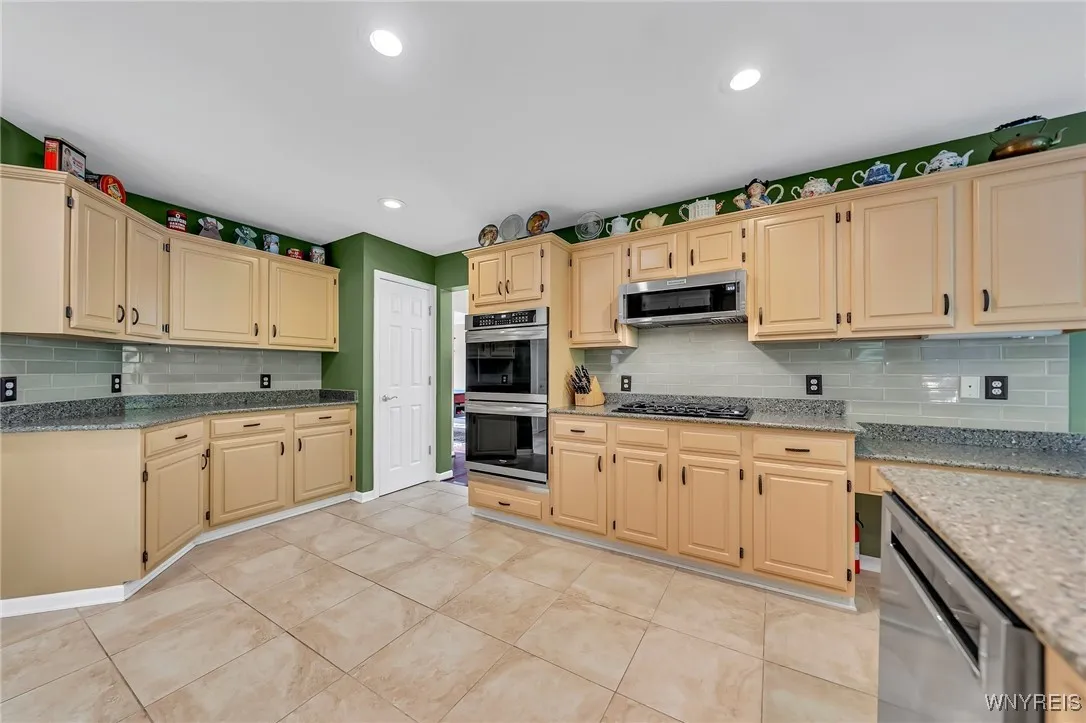 5531 Pine Loch Lane, Clarence, New York 14221, Clarence, New York 14221, 4 Bedrooms Bedrooms, 10 Rooms Rooms,2 BathroomsBathrooms,Residential,Closed,5531 Pine Loch Lane, Clarence, New York 14221,B1613791