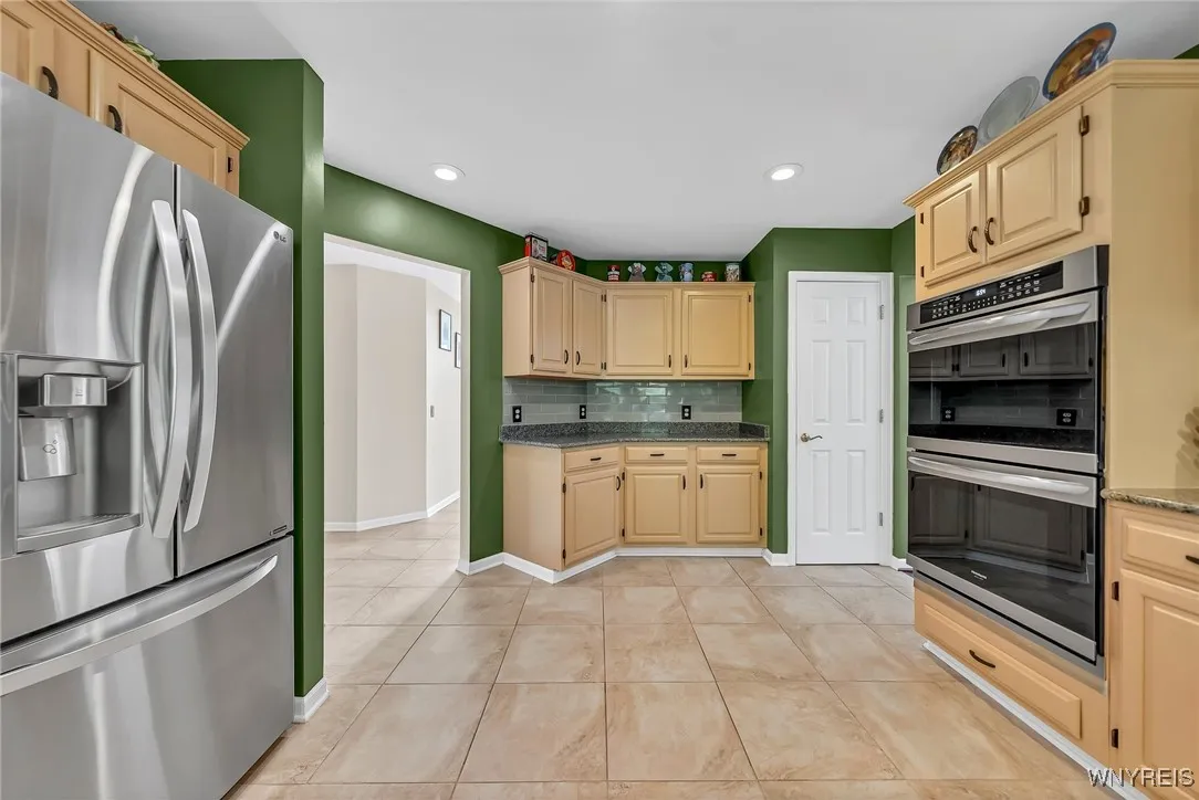 5531 Pine Loch Lane, Clarence, New York 14221, Clarence, New York 14221, 4 Bedrooms Bedrooms, 10 Rooms Rooms,2 BathroomsBathrooms,Residential,Closed,5531 Pine Loch Lane, Clarence, New York 14221,B1613791
