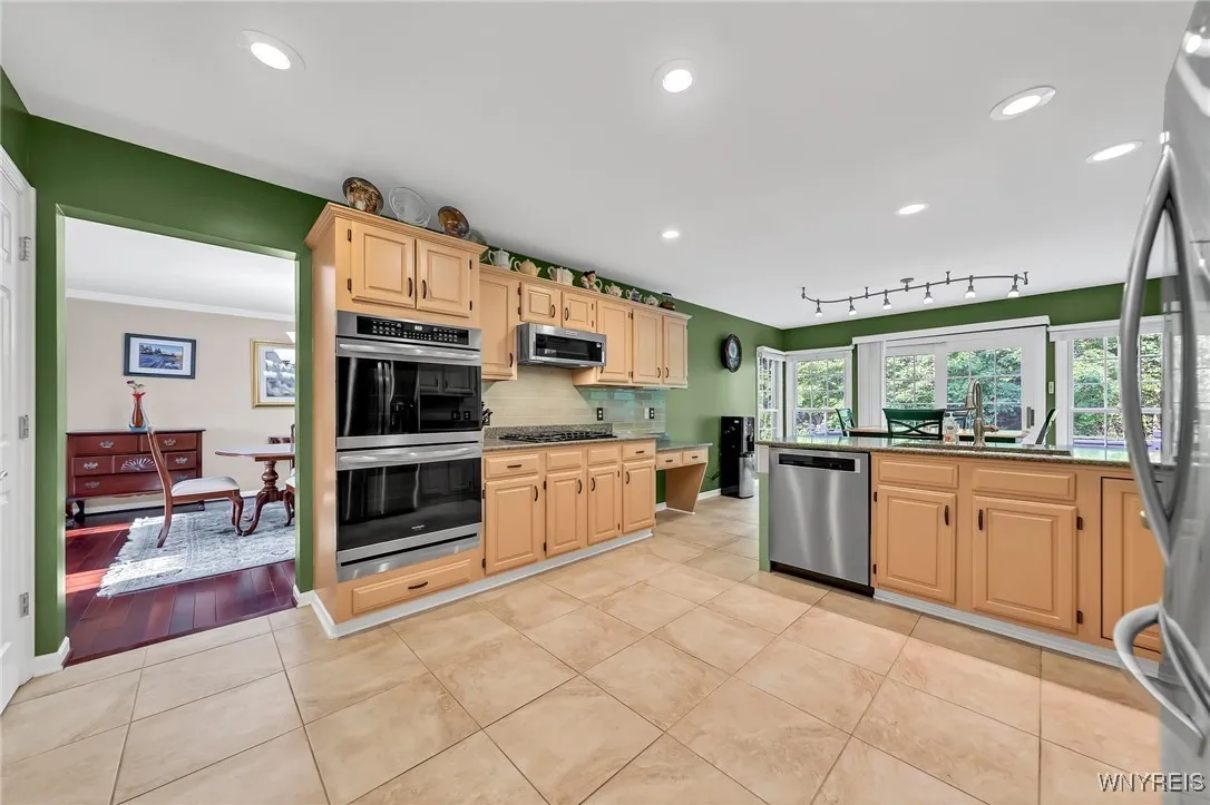 5531 Pine Loch Lane, Clarence, New York 14221, Clarence, New York 14221, 4 Bedrooms Bedrooms, 10 Rooms Rooms,2 BathroomsBathrooms,Residential,Closed,5531 Pine Loch Lane, Clarence, New York 14221,B1613791