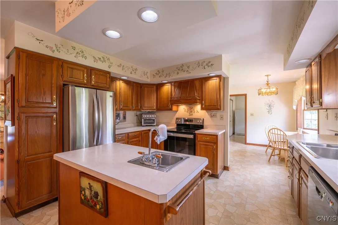 19 Stephen Street, Whitestown, New York 13492, Whitestown, New York 13492, 3 Bedrooms Bedrooms, 9 Rooms Rooms,2 BathroomsBathrooms,Residential,Closed,19 Stephen Street, Whitestown, New York 13492,0,S1614639