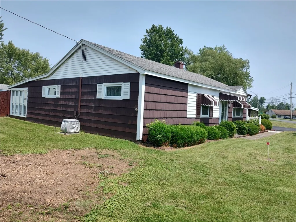 15 Douglas Drive, Waterloo, New York 13165, Waterloo, New York 13165, 2 Bedrooms Bedrooms, 6 Rooms Rooms,1 BathroomBathrooms,Residential,Closed,15 Douglas Drive, Waterloo, New York 13165,0,R1614752