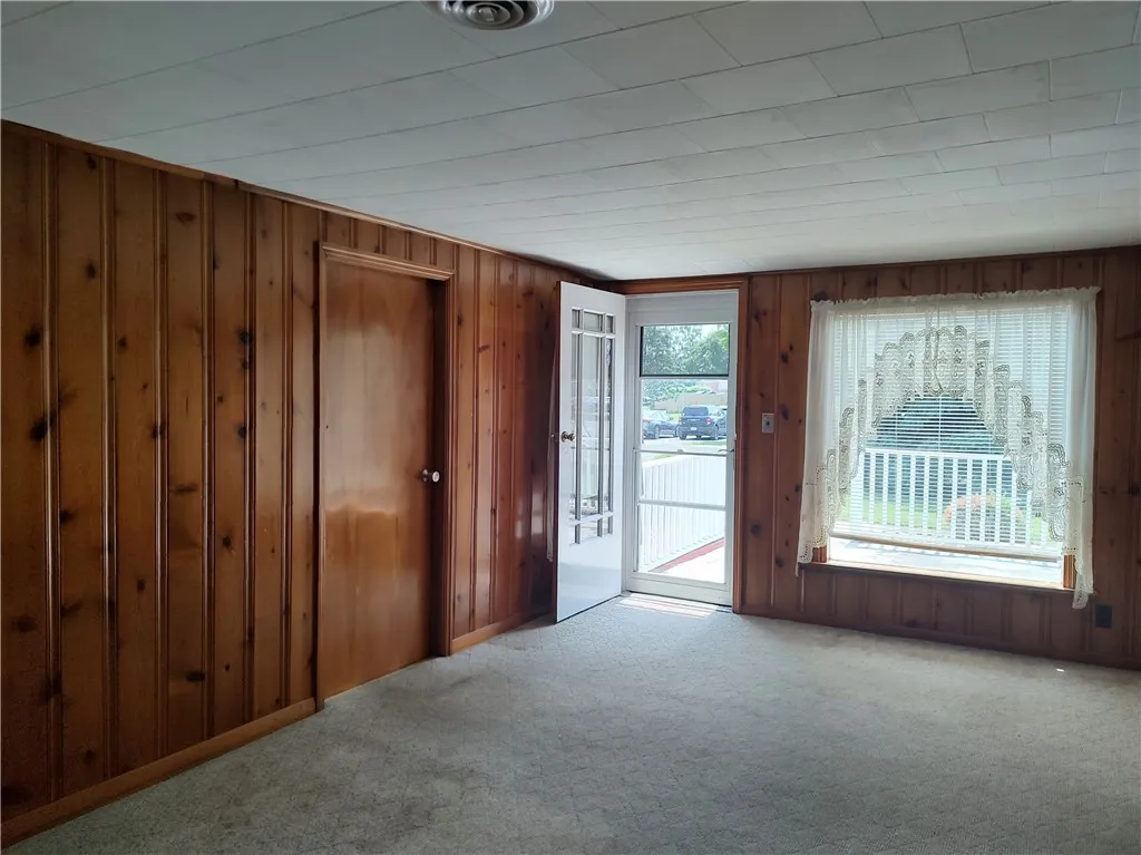 15 Douglas Drive, Waterloo, New York 13165, Waterloo, New York 13165, 2 Bedrooms Bedrooms, 6 Rooms Rooms,1 BathroomBathrooms,Residential,Closed,15 Douglas Drive, Waterloo, New York 13165,0,R1614752